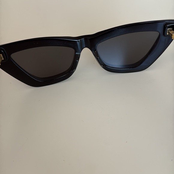 BOTTEGA VENETTA Black Cat-Eye Sunglasses - Picture 9 of 10